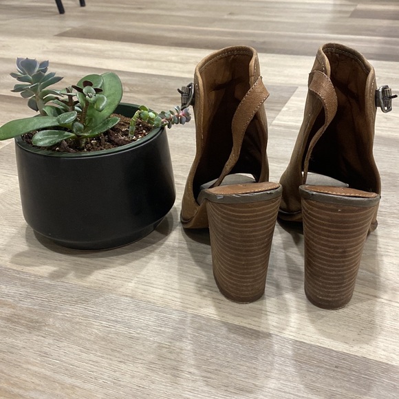 Lucky Brand Heel - Picture 4 of 6